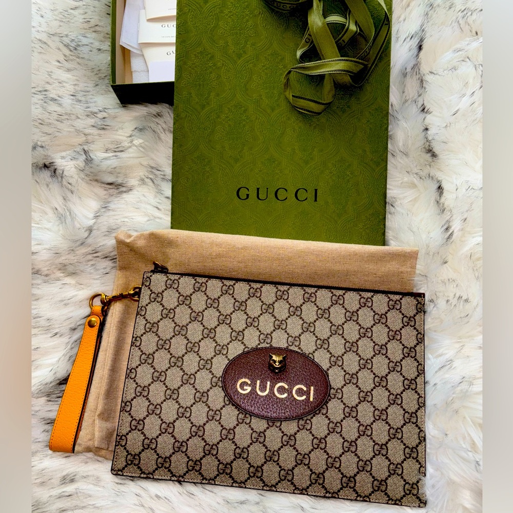 GUCCI Tiger Head GG Supreme Leather Clutch Bag Beige Brown 🤎.